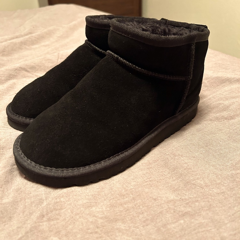 Like new Ugg ultra minis!
